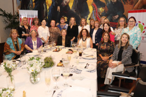 Socias de AFEET celebraron el Día de la Madre y el Mes de la Patria